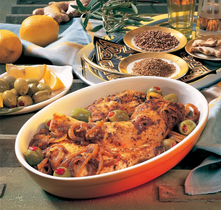 Hähnchenkeulen mit Zwiebeln und Oliven